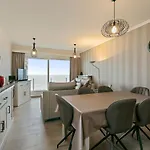 In With Sea Views Apartment *